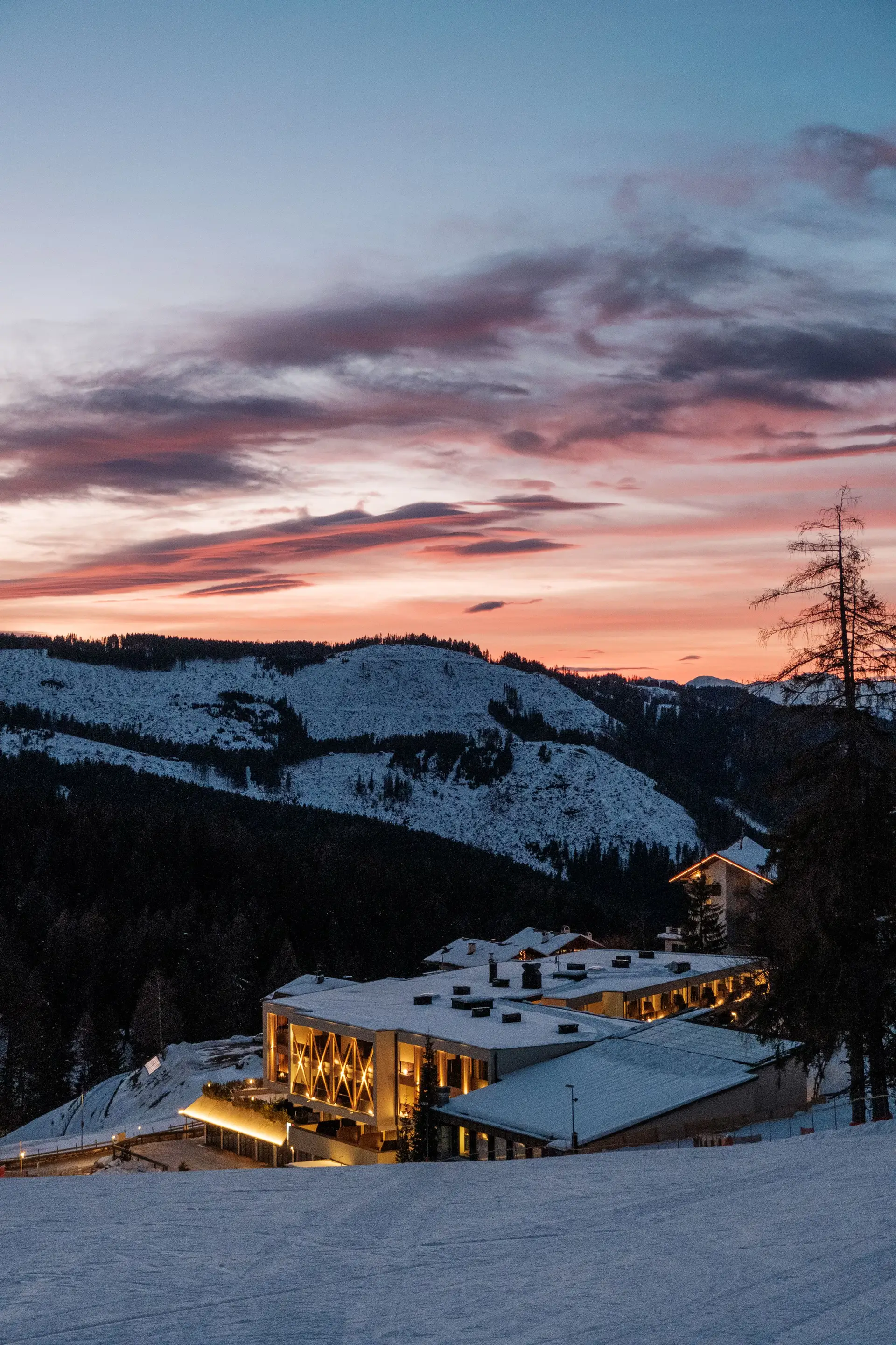 Luxuriöses CaldravenhotelStay bei Sonnenuntergang