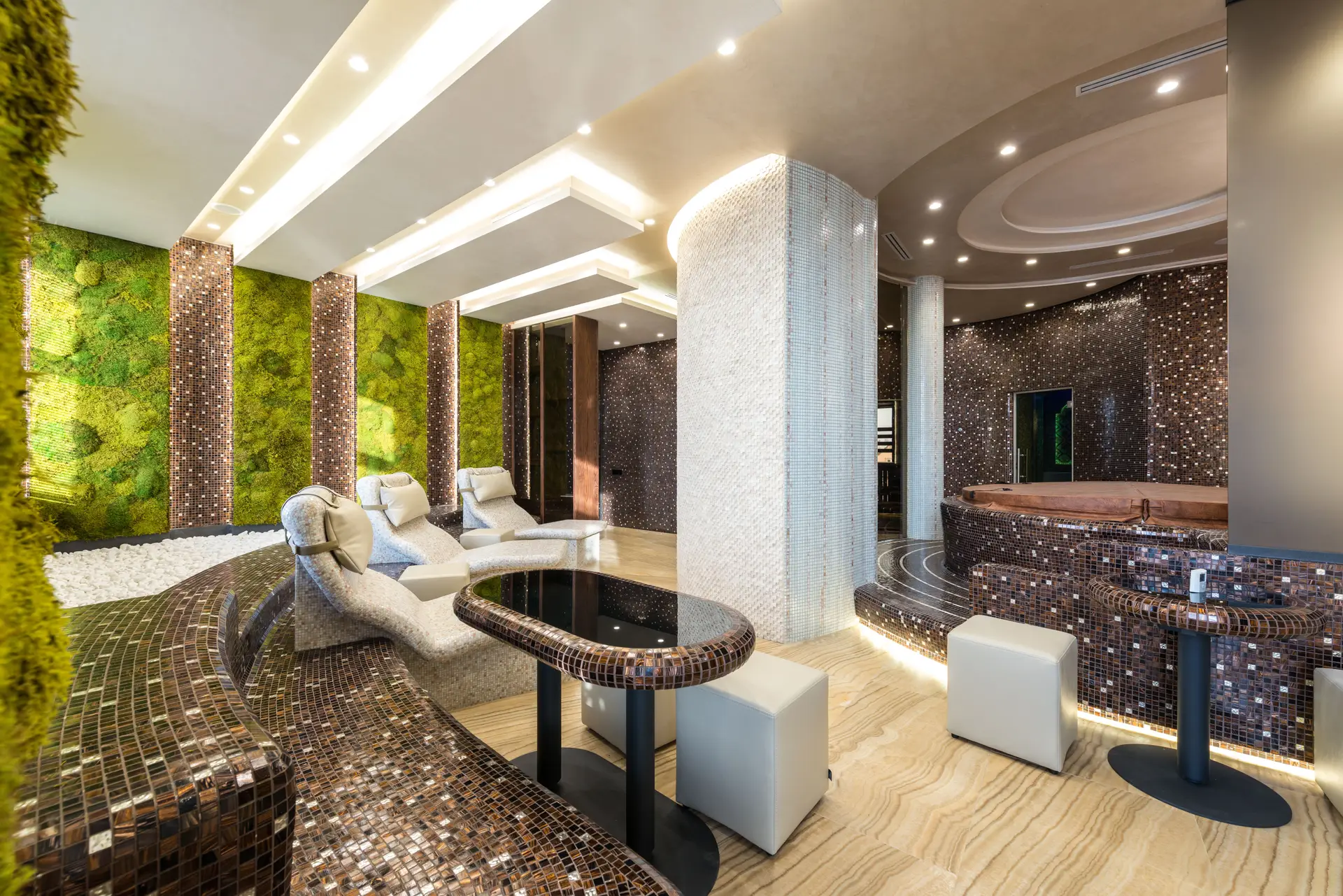 Wellness Pool Bereich